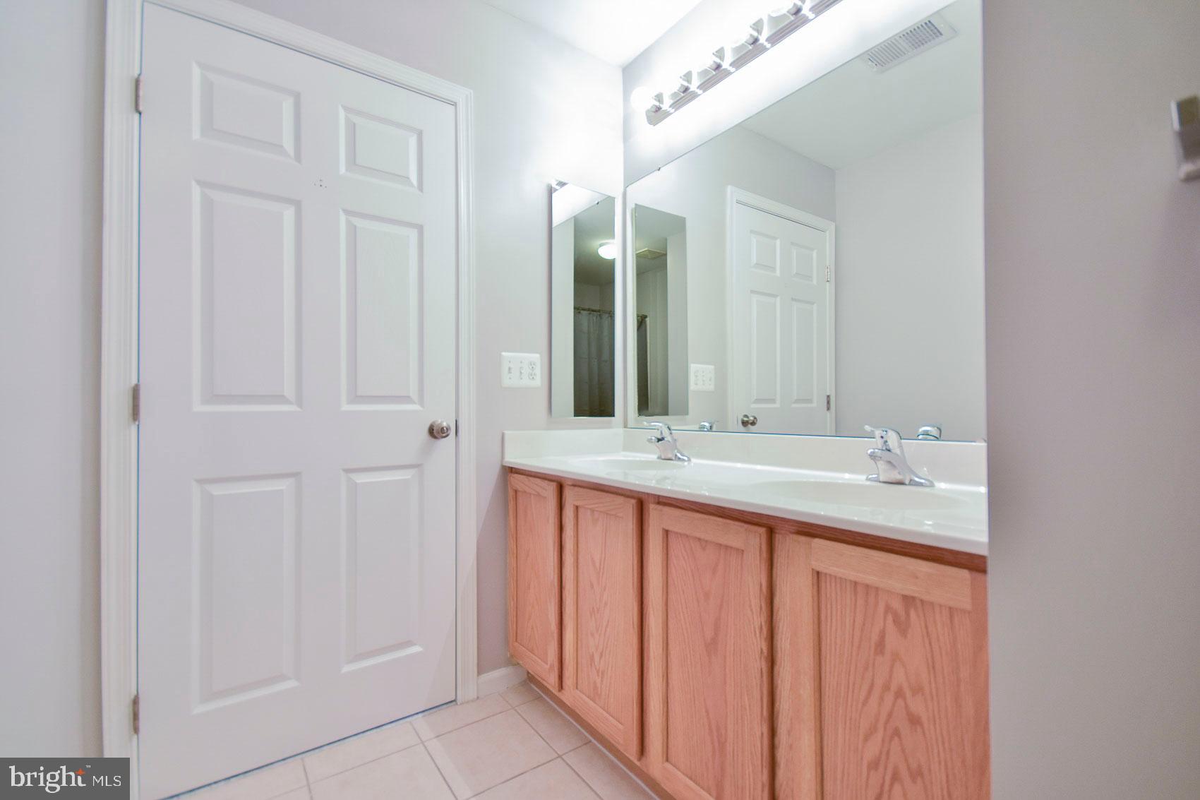 LAKELAND PLACE - Residential