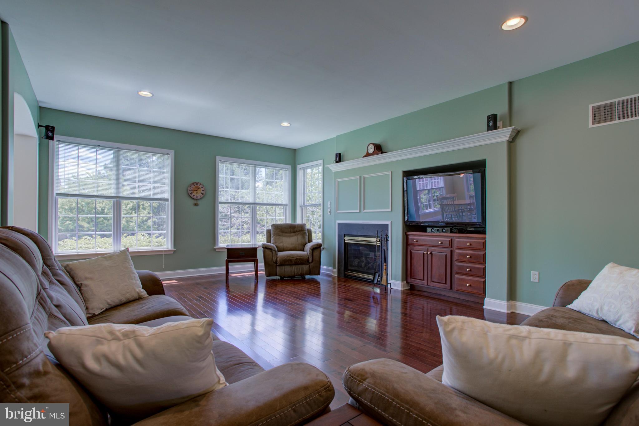 FARMINGTON WAY - Residential