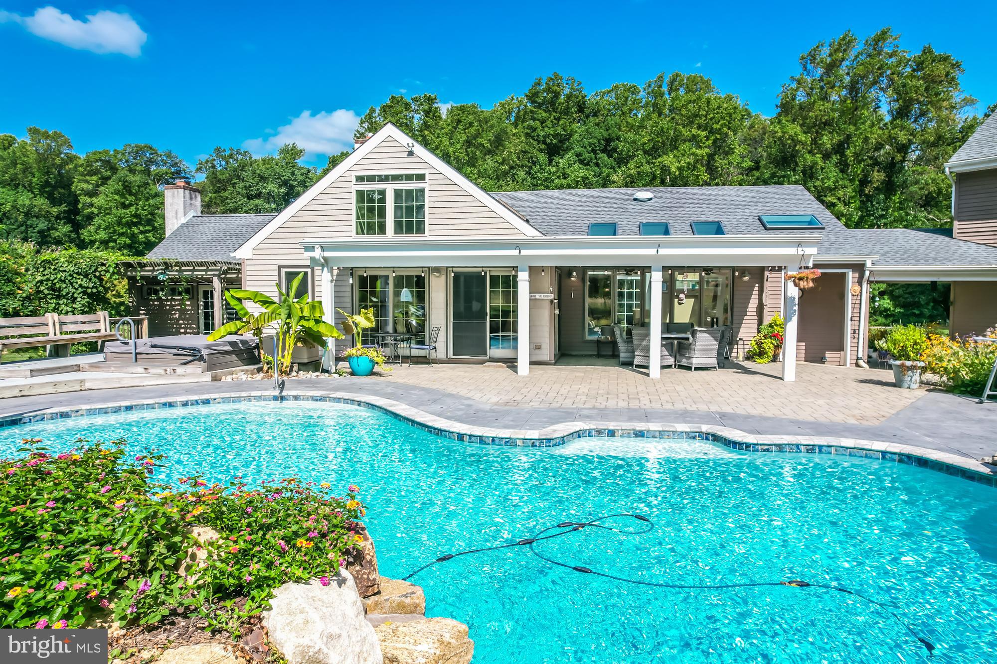 8 WOODLAND DRIVE
