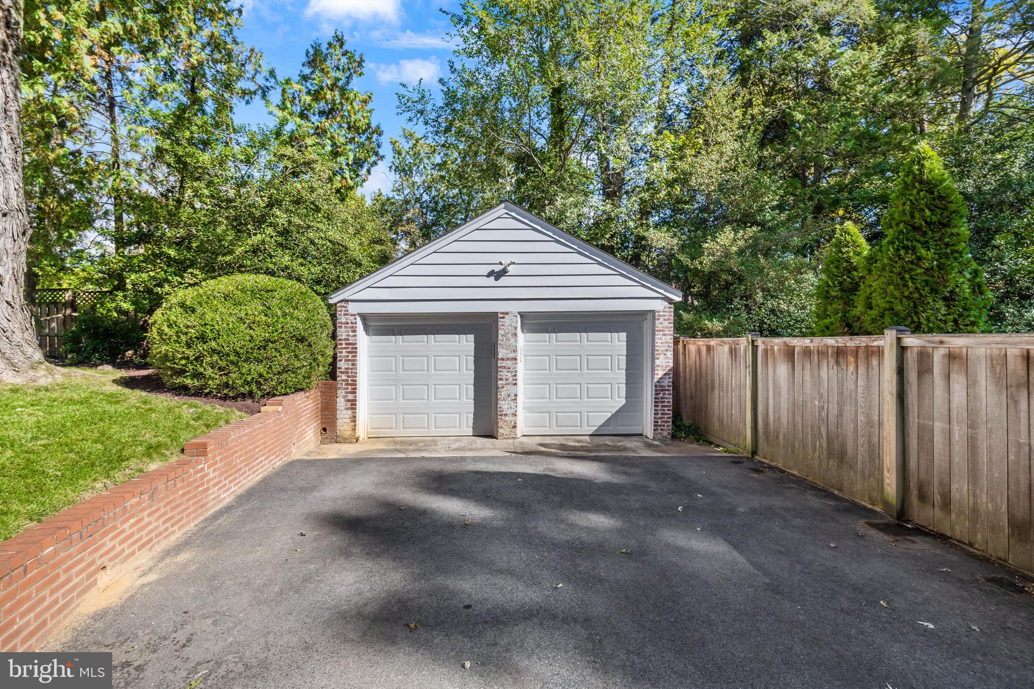 WOODSIDE PARK - Residential