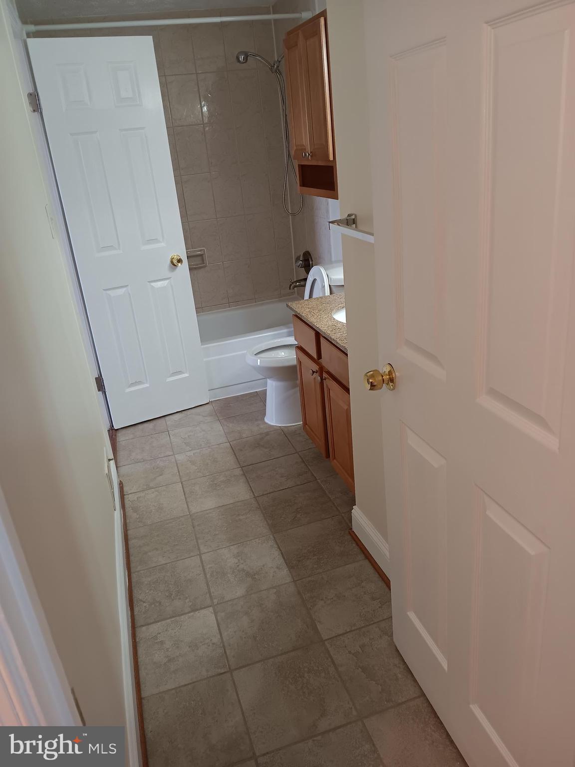 CALVERTON TOWNES - Residential Lease