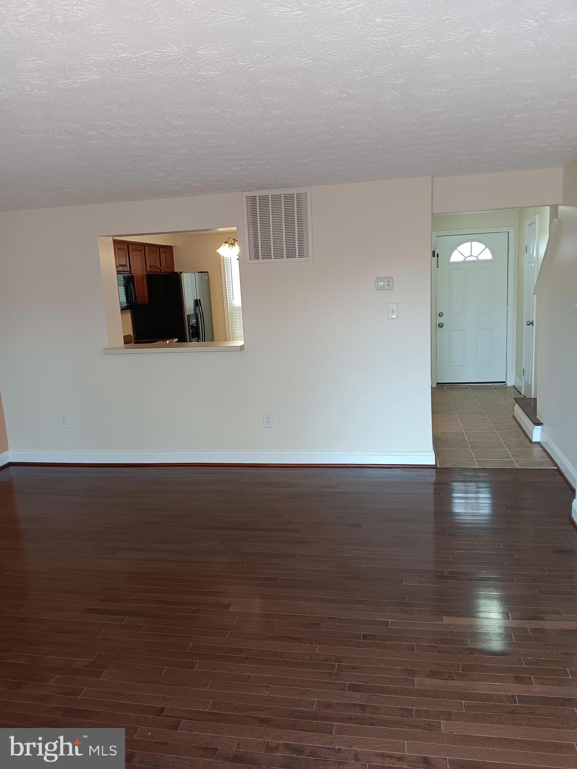 CALVERTON TOWNES - Residential Lease