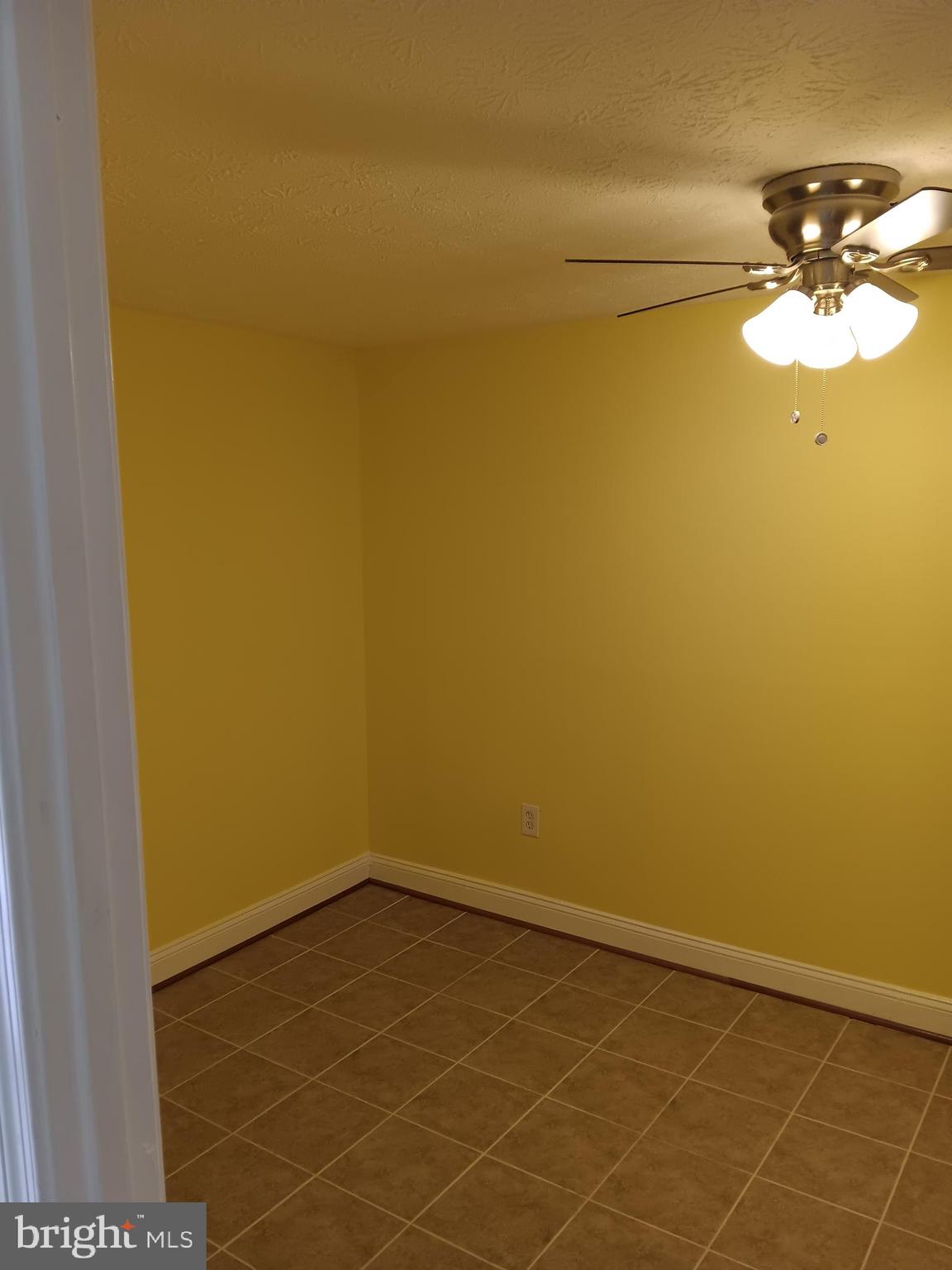 CALVERTON TOWNES - Residential Lease