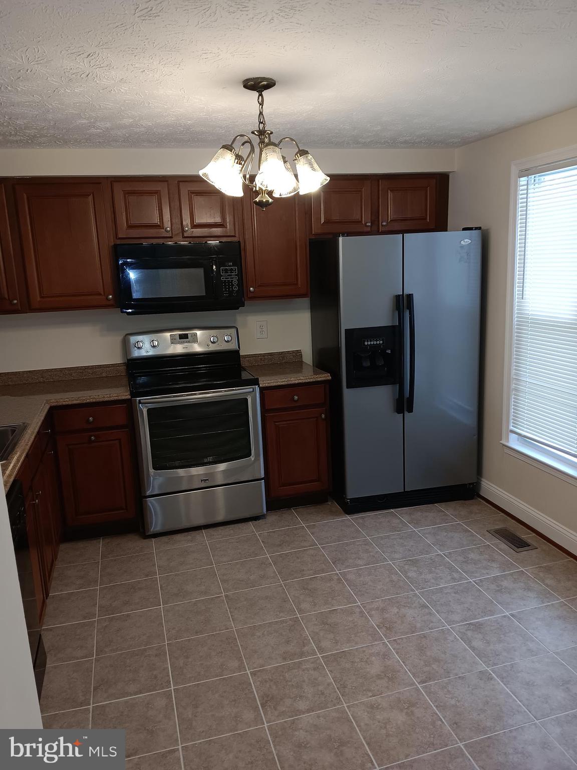 CALVERTON TOWNES - Residential Lease