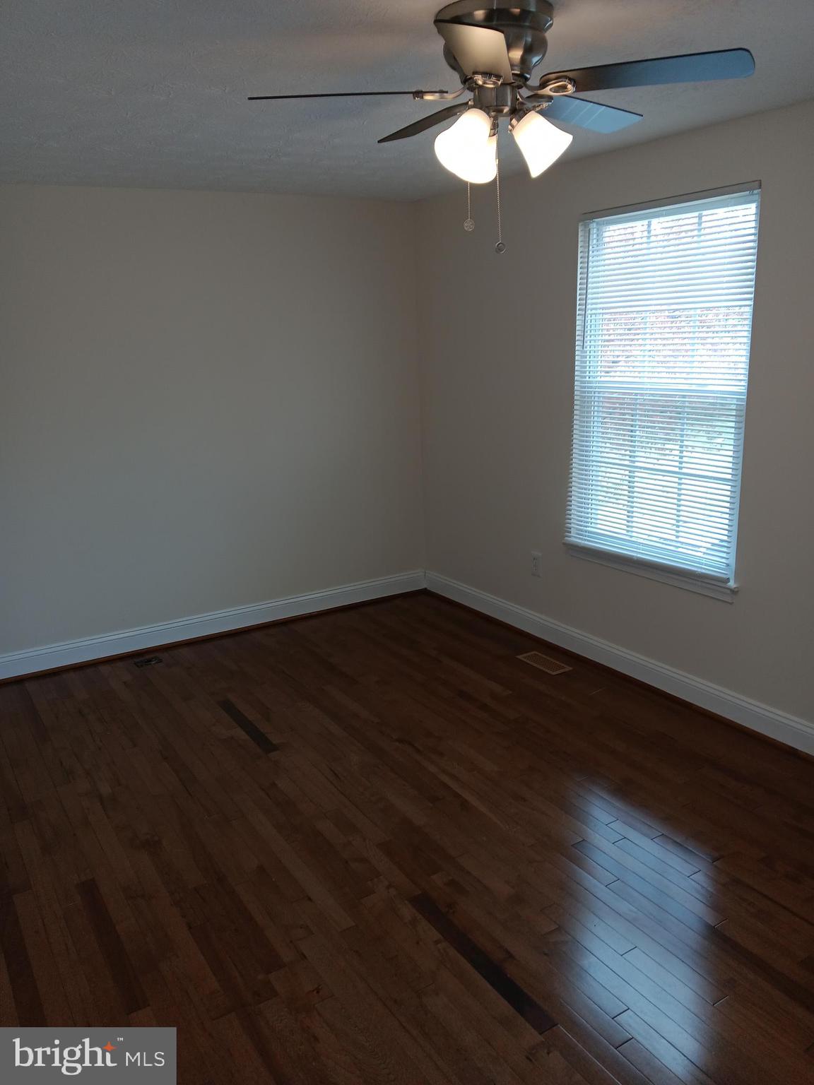 CALVERTON TOWNES - Residential Lease