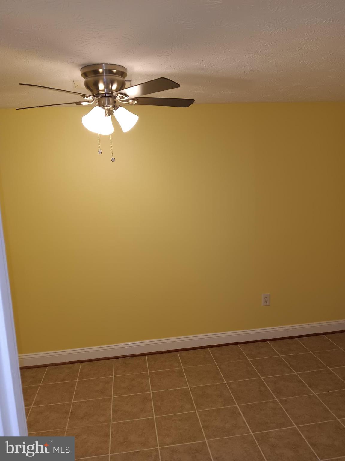 CALVERTON TOWNES - Residential Lease