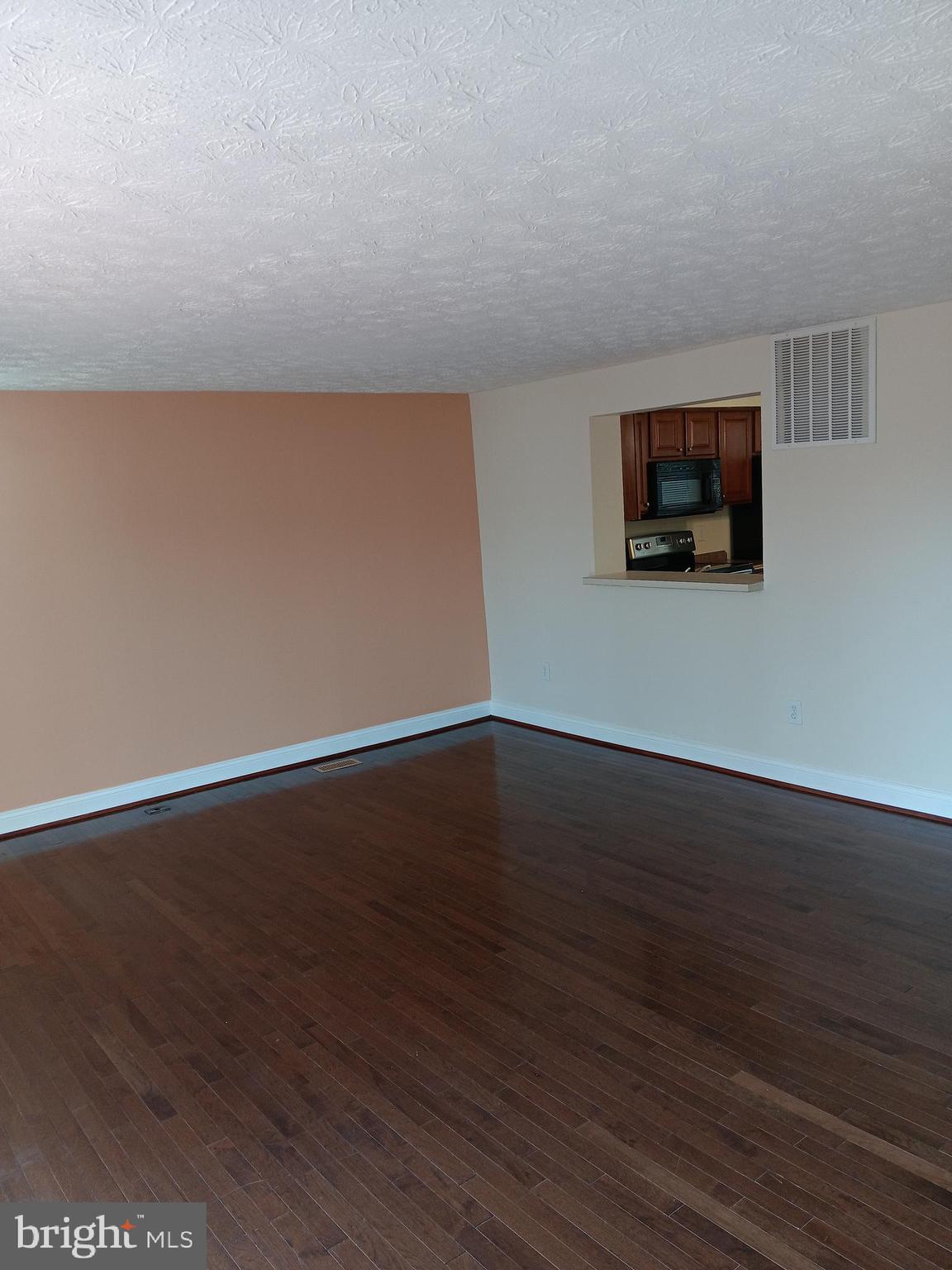 CALVERTON TOWNES - Residential Lease