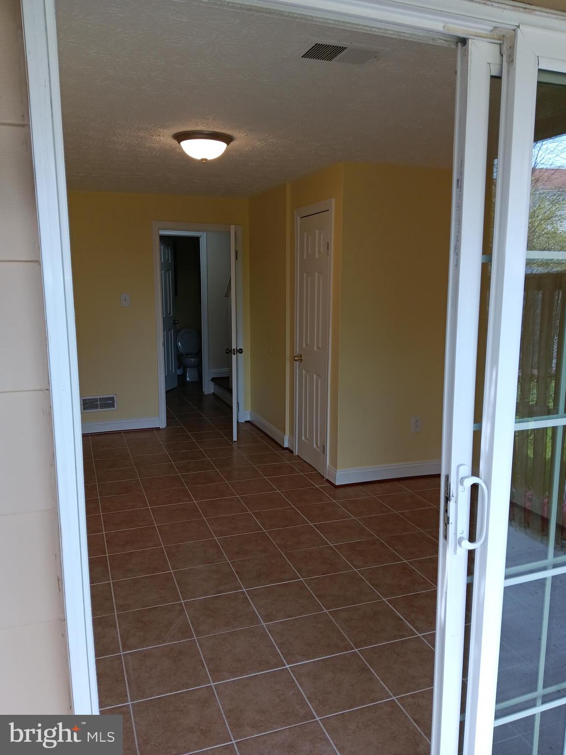 CALVERTON TOWNES - Residential Lease