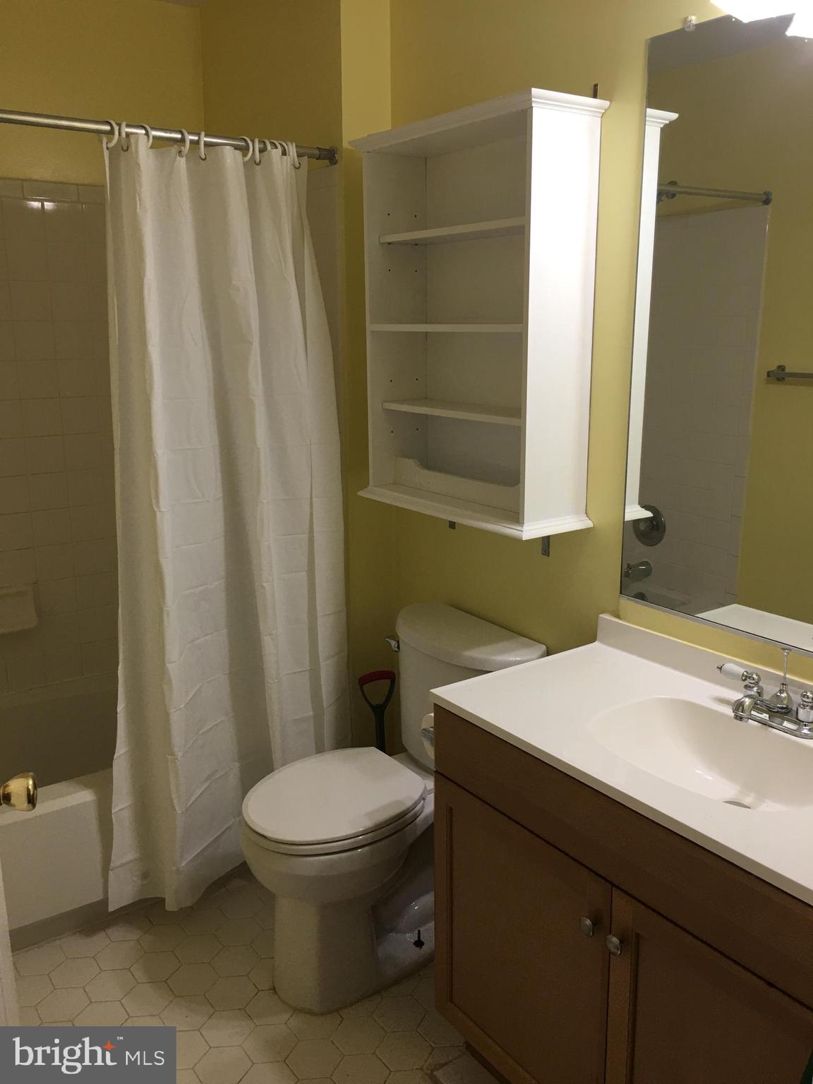 VISTAS AT WASHINGTONIAN WOODS - Residential Lease