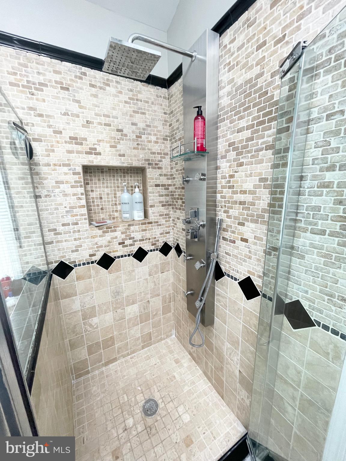 CHANTILLY HIGHLANDS - Residential Lease