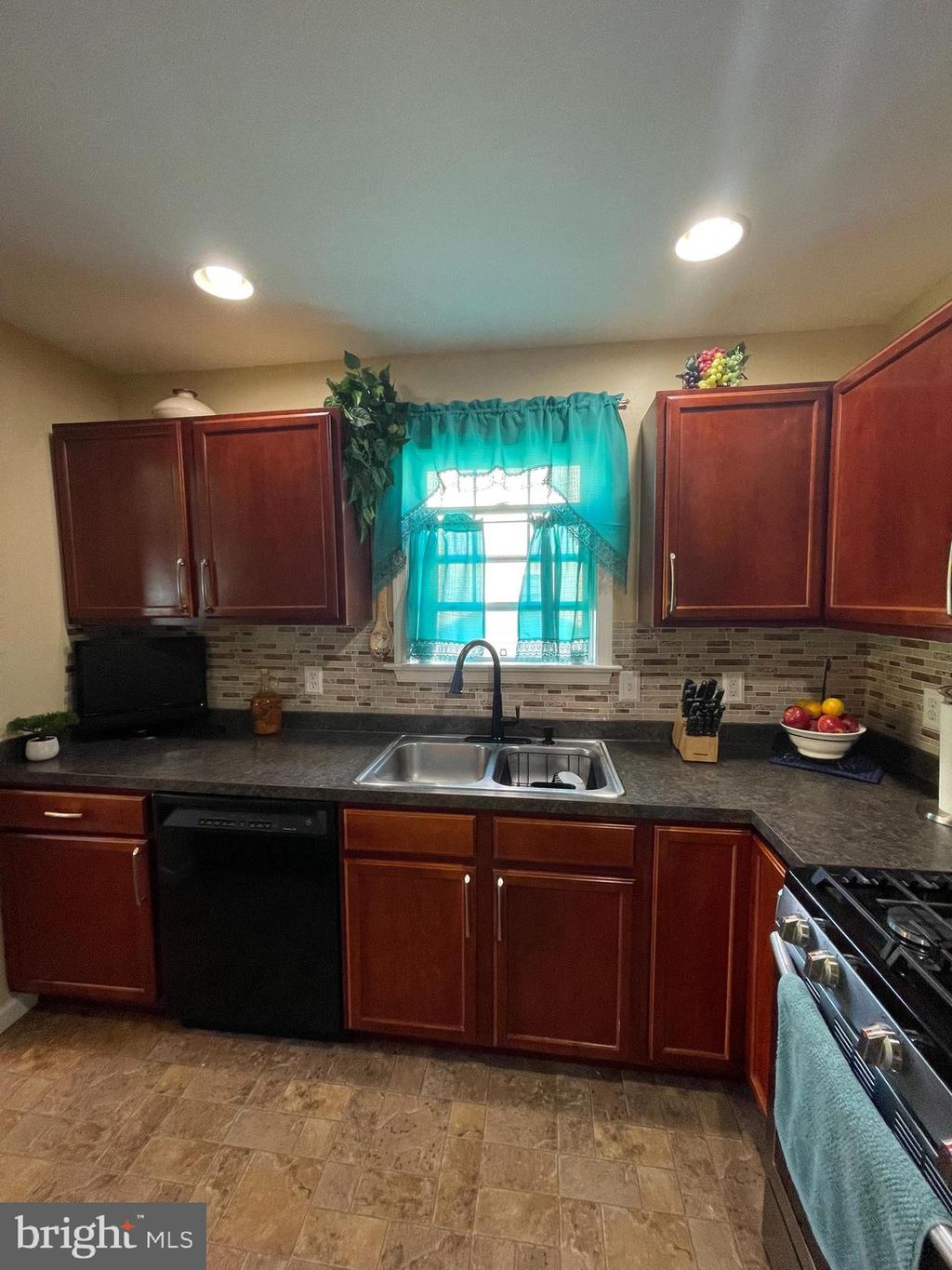 Photo of 404 ELMSHIRE DR, LANCASTER, PA 17603 (MLS # PALA2034016)