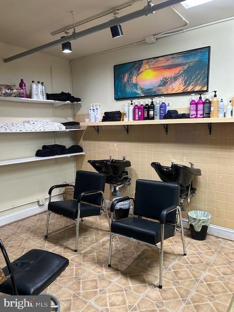 810 CAROLINE STREET 201