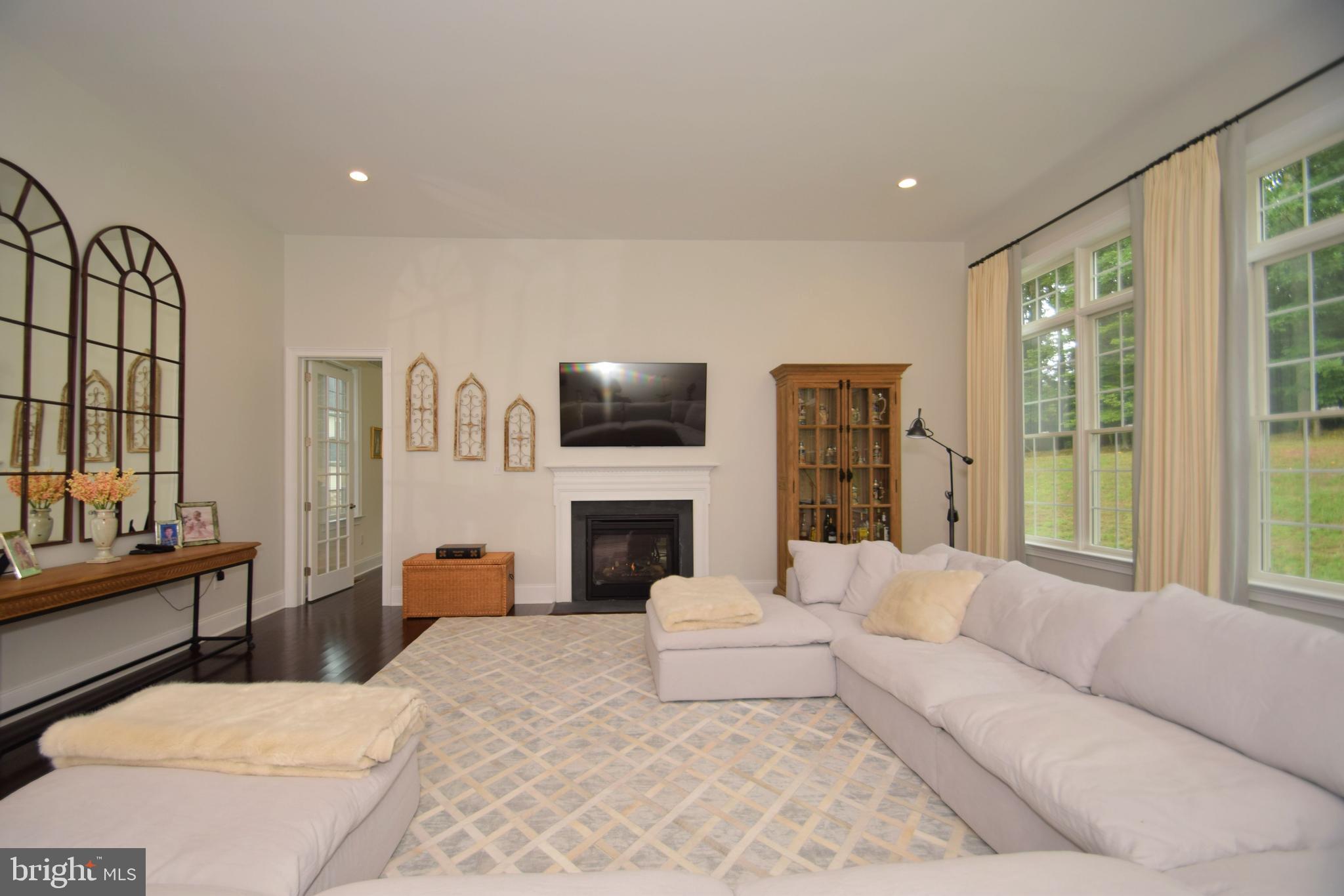 DUTCHESS FARM ESTS - Residential