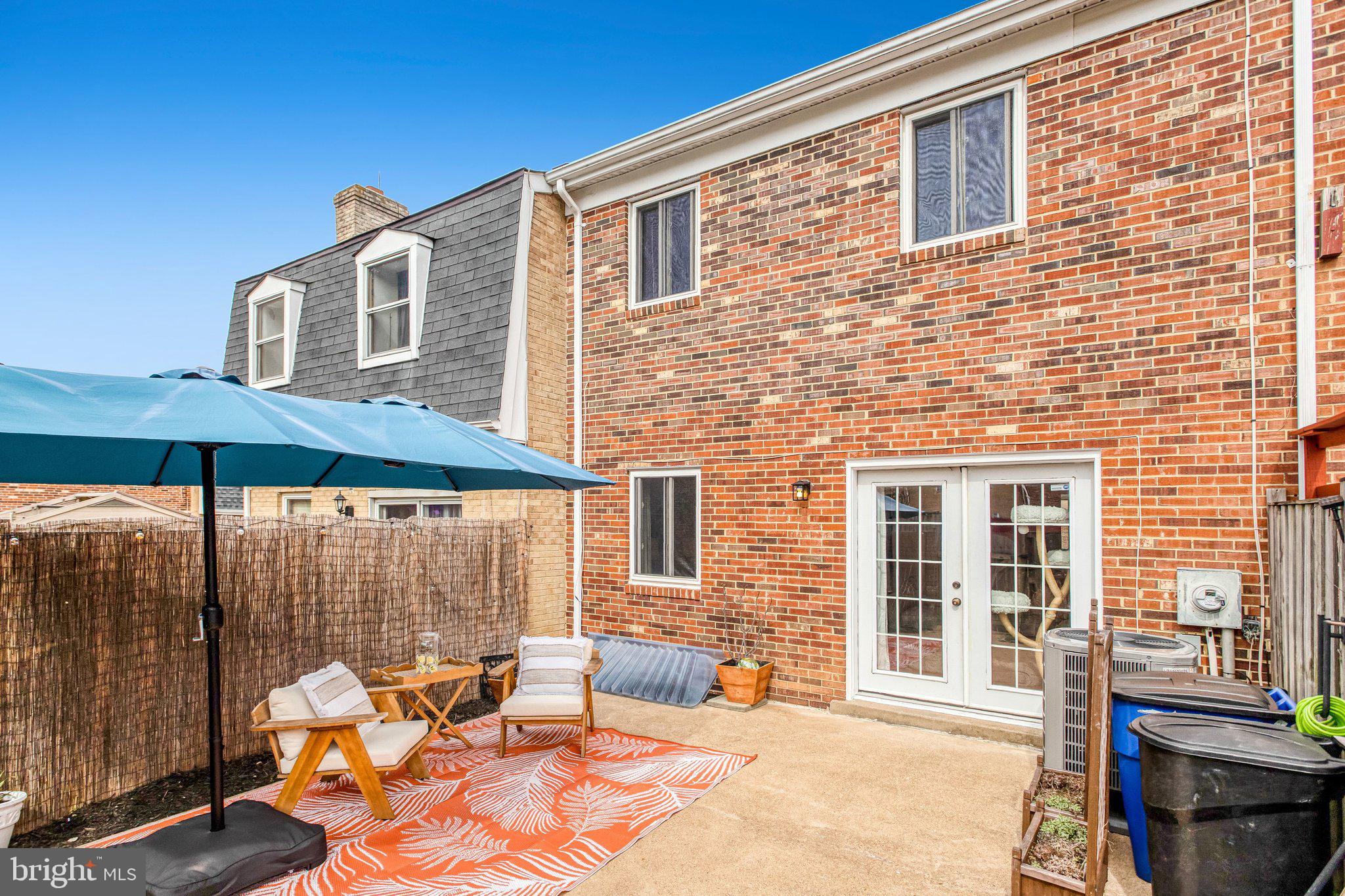 SOUTHGATE WOODS TOWNHOUSES - Residential