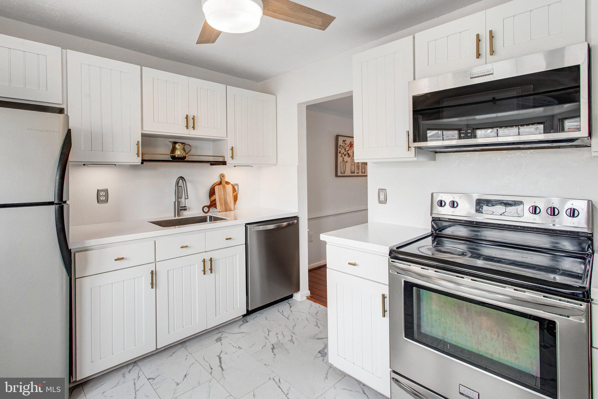 SOUTHGATE WOODS TOWNHOUSES - Residential