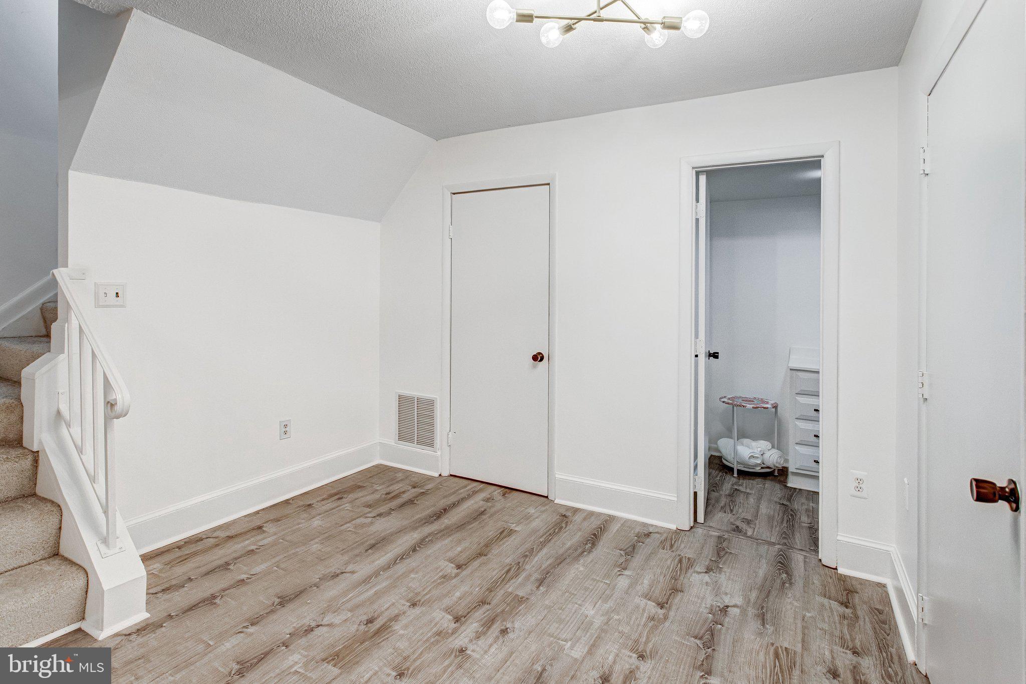 SOUTHGATE WOODS TOWNHOUSES - Residential