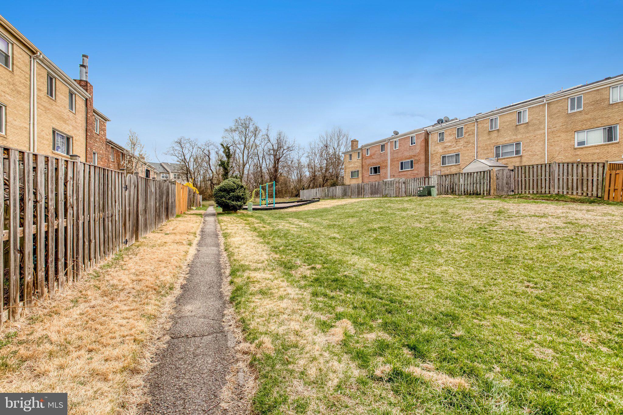 SOUTHGATE WOODS TOWNHOUSES - Residential