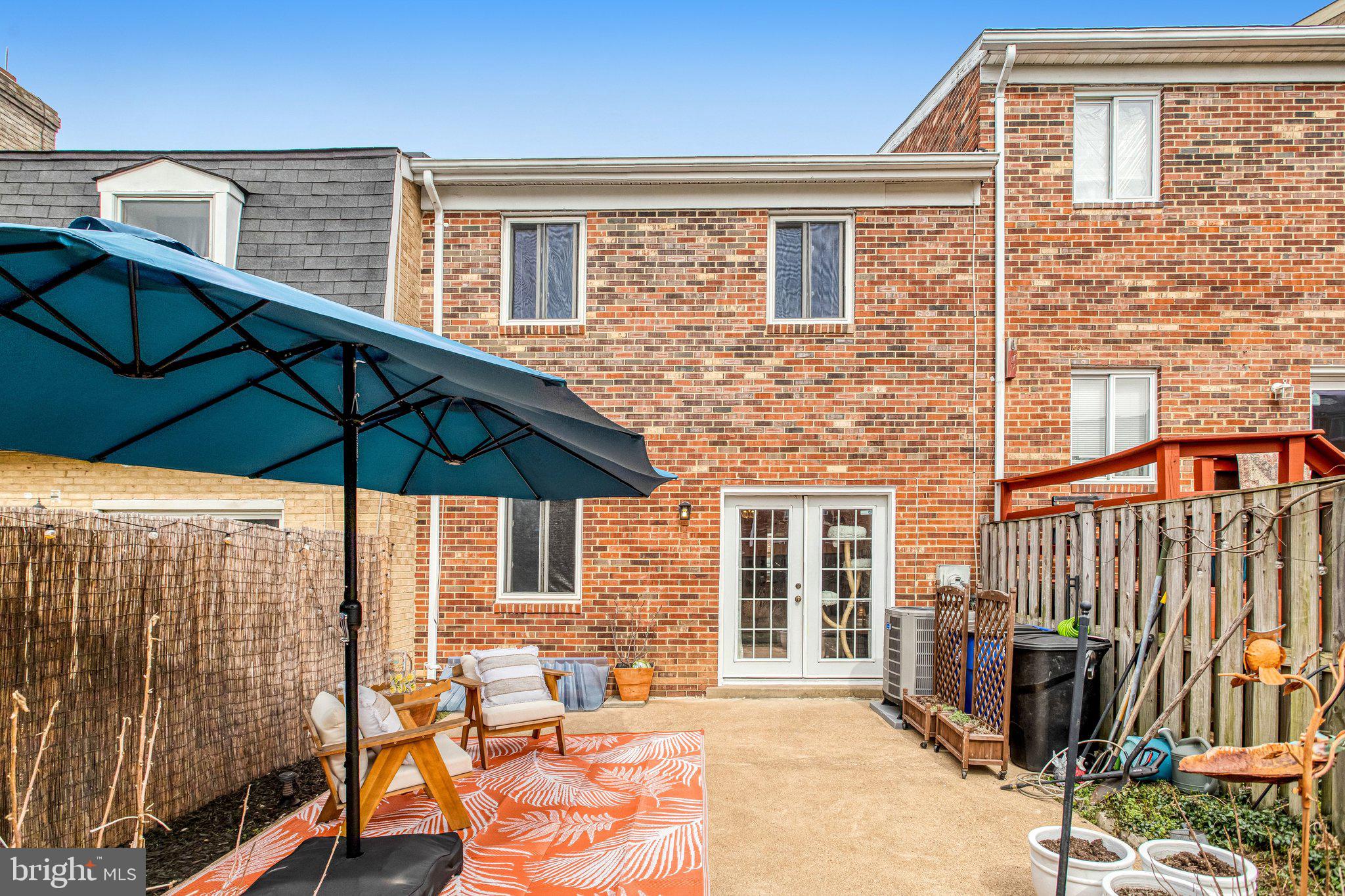 SOUTHGATE WOODS TOWNHOUSES - Residential