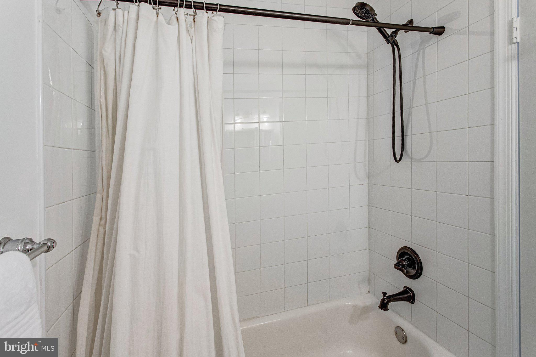 SOUTHGATE WOODS TOWNHOUSES - Residential