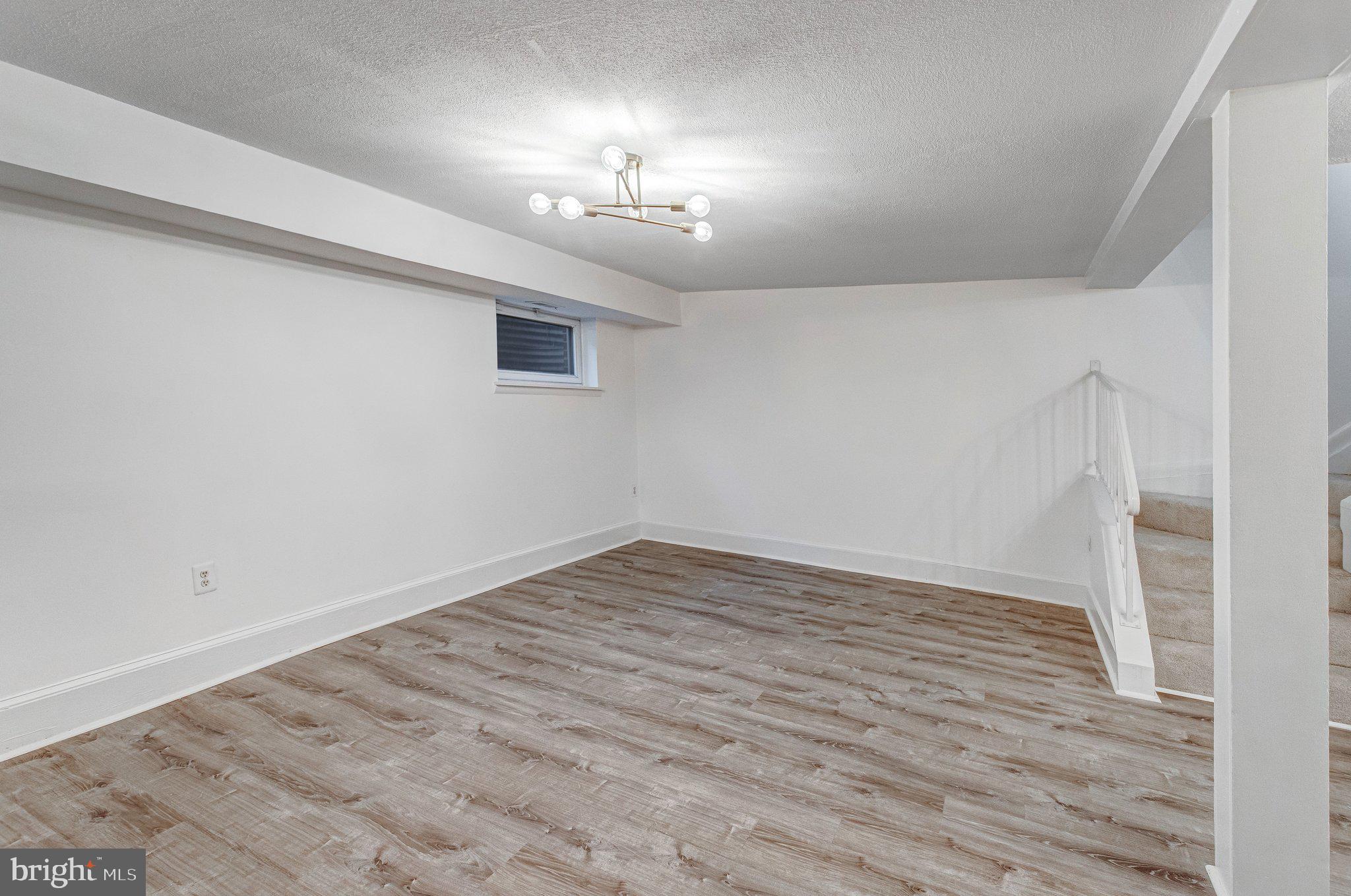 SOUTHGATE WOODS TOWNHOUSES - Residential