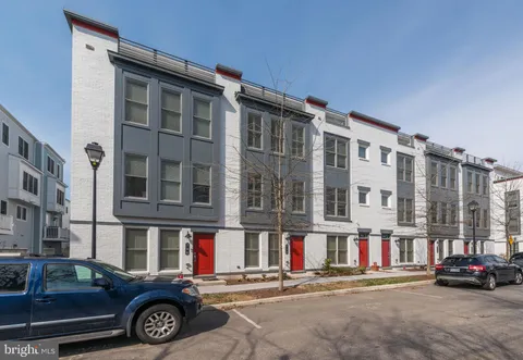 710 Snowden Hallowell Way, Alexandria, VA MLS: VAAX2044216