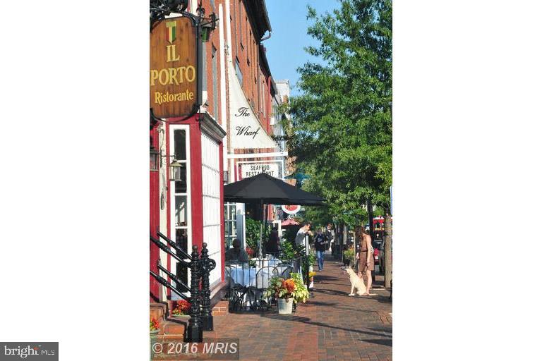 OLD TOWN COMMONS - Residential Lease