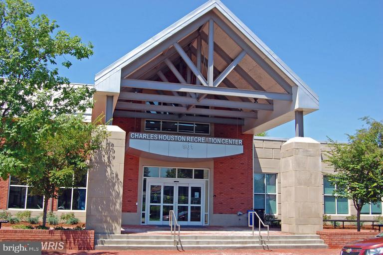 OLD TOWN COMMONS - Residential Lease