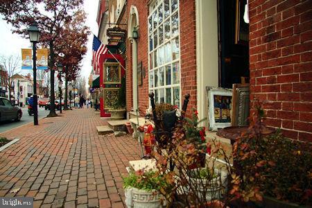 OLD TOWN COMMONS - Residential Lease