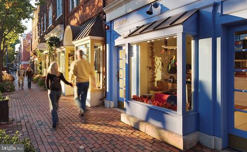 OLD TOWN COMMONS - Residential Lease