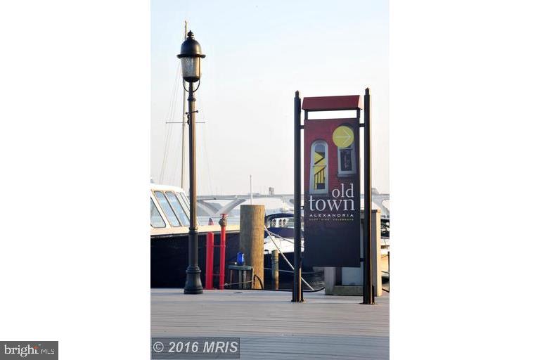 OLD TOWN COMMONS - Residential Lease