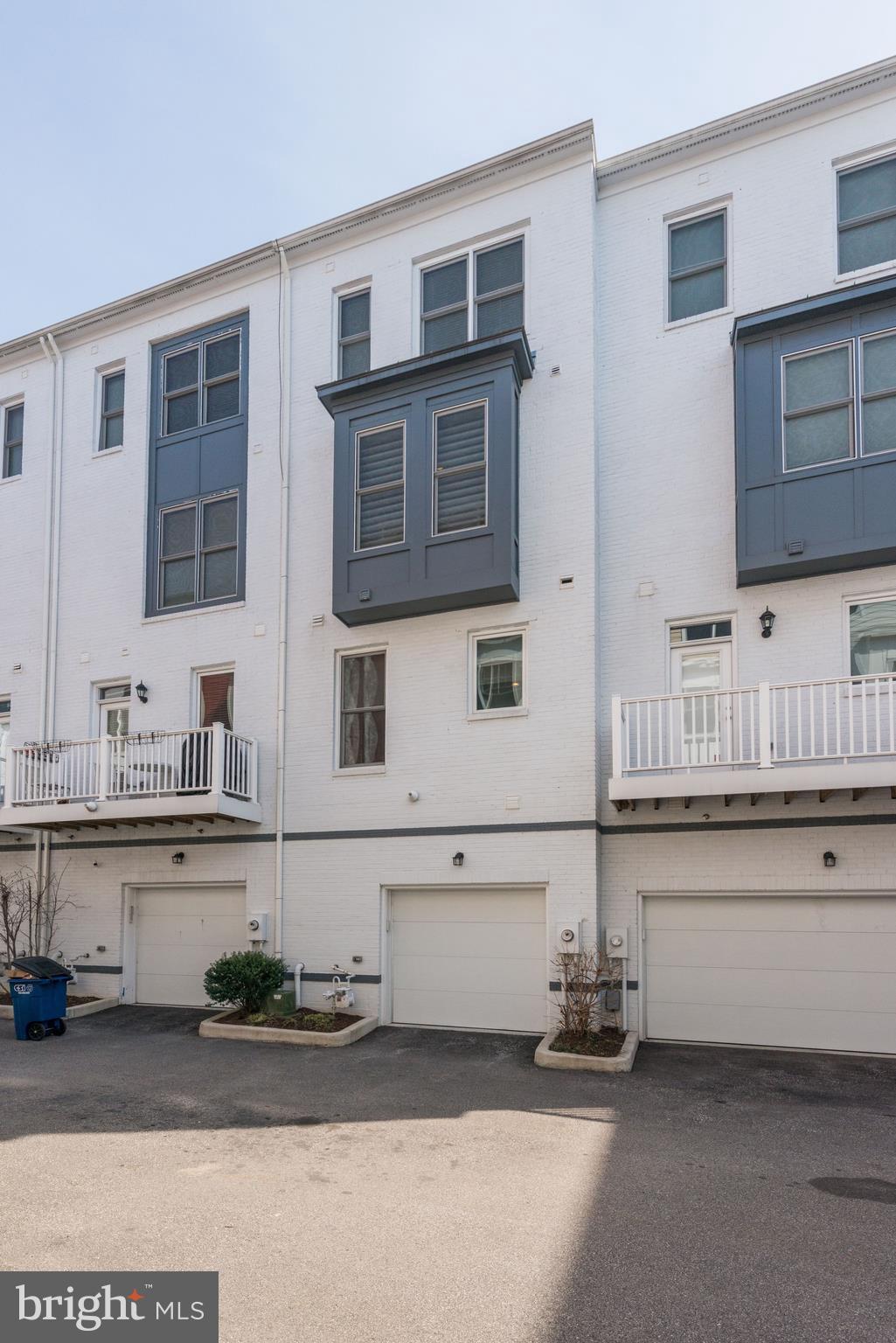 OLD TOWN COMMONS - Residential Lease