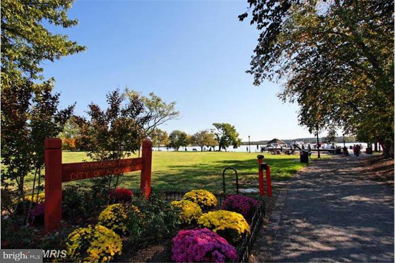 OLD TOWN COMMONS - Residential Lease