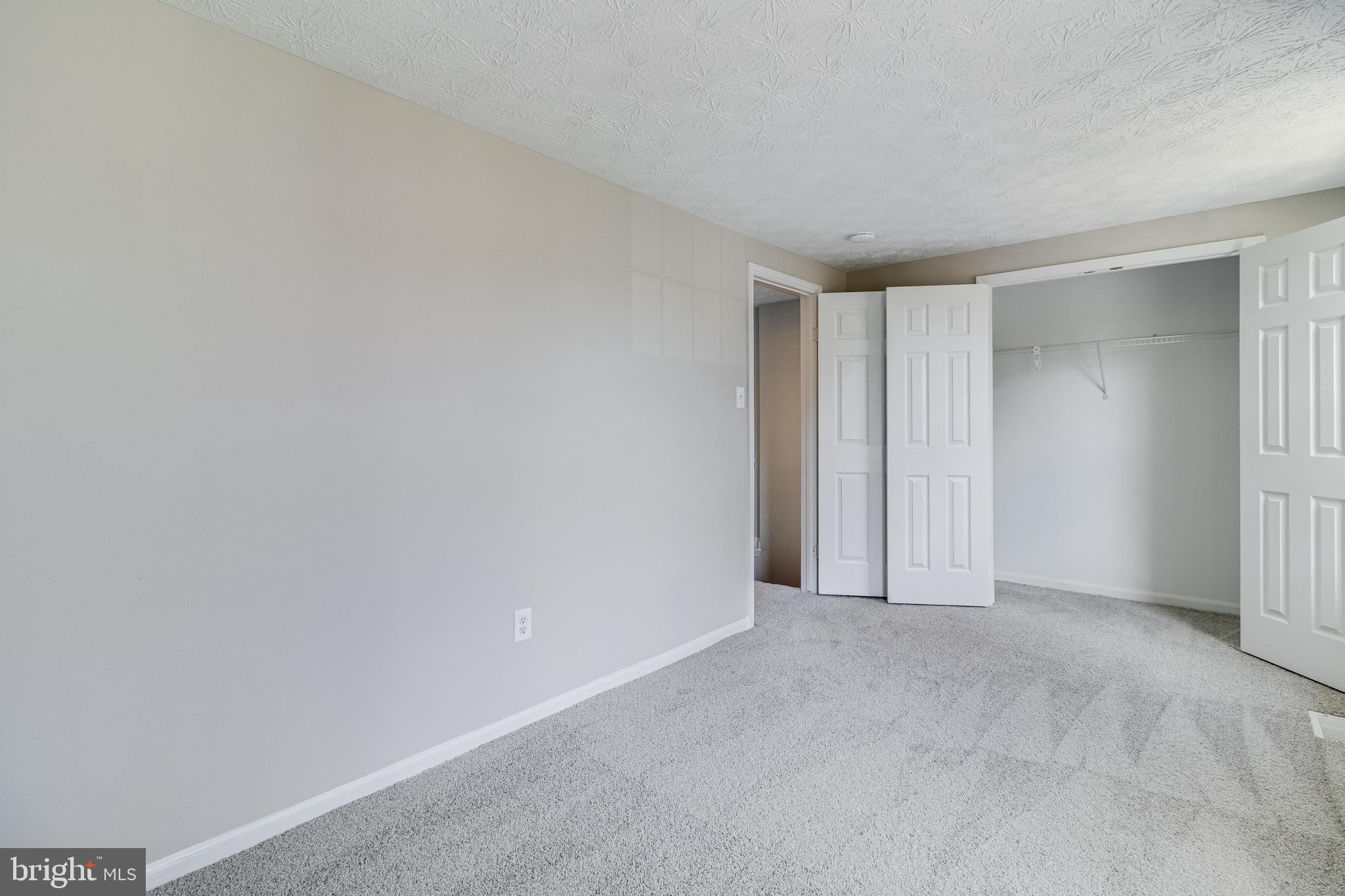 OAK POND - Residential