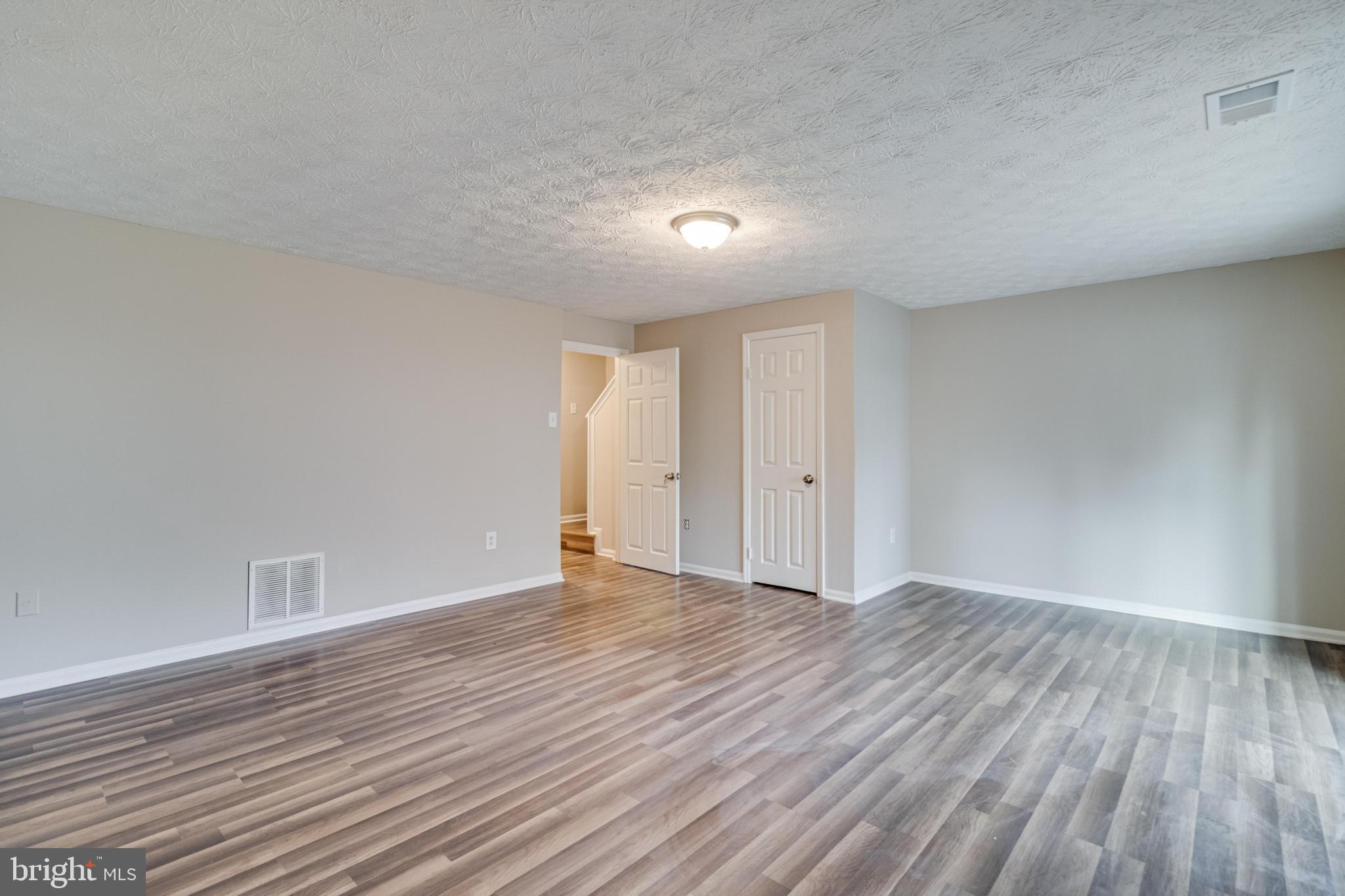 OAK POND - Residential