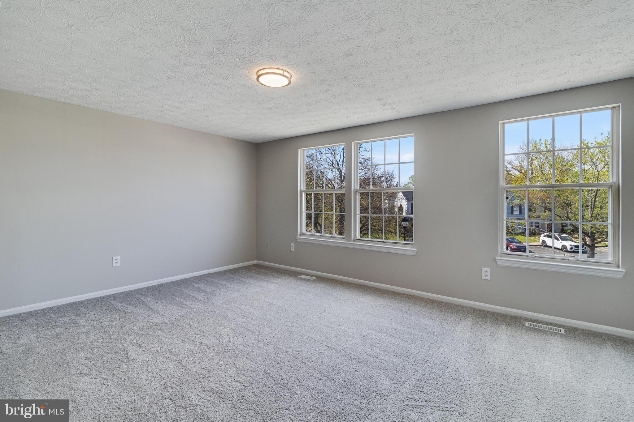 OAK POND - Residential