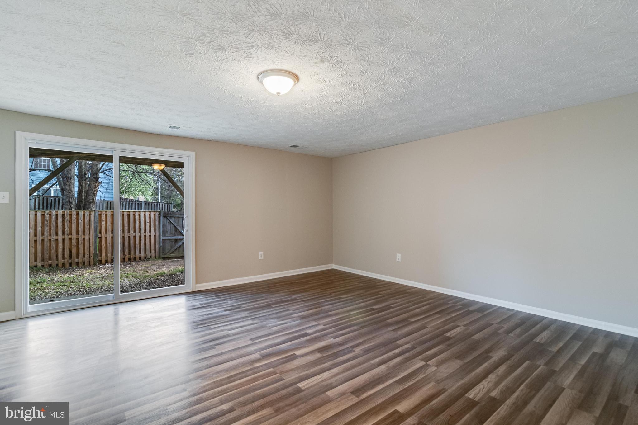 OAK POND - Residential