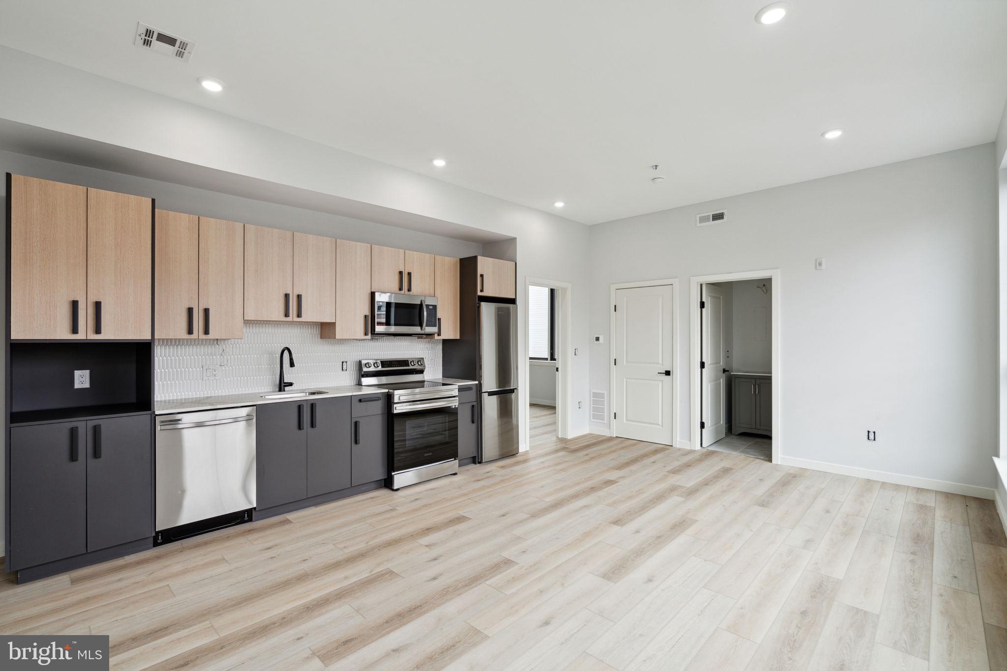 1112-16 E BERKS STREET 303