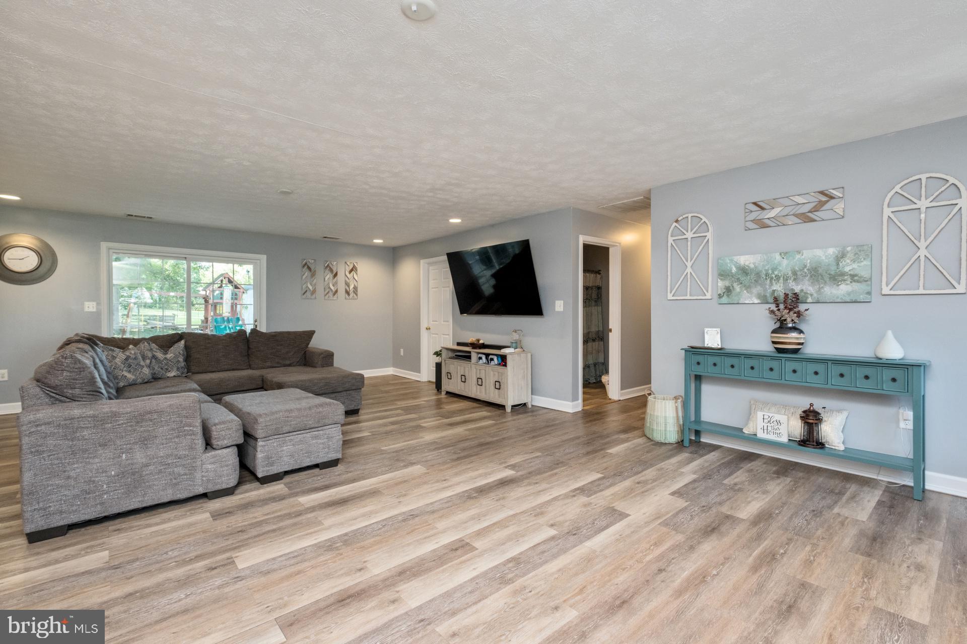 16998 E SUMMIT AVENUE