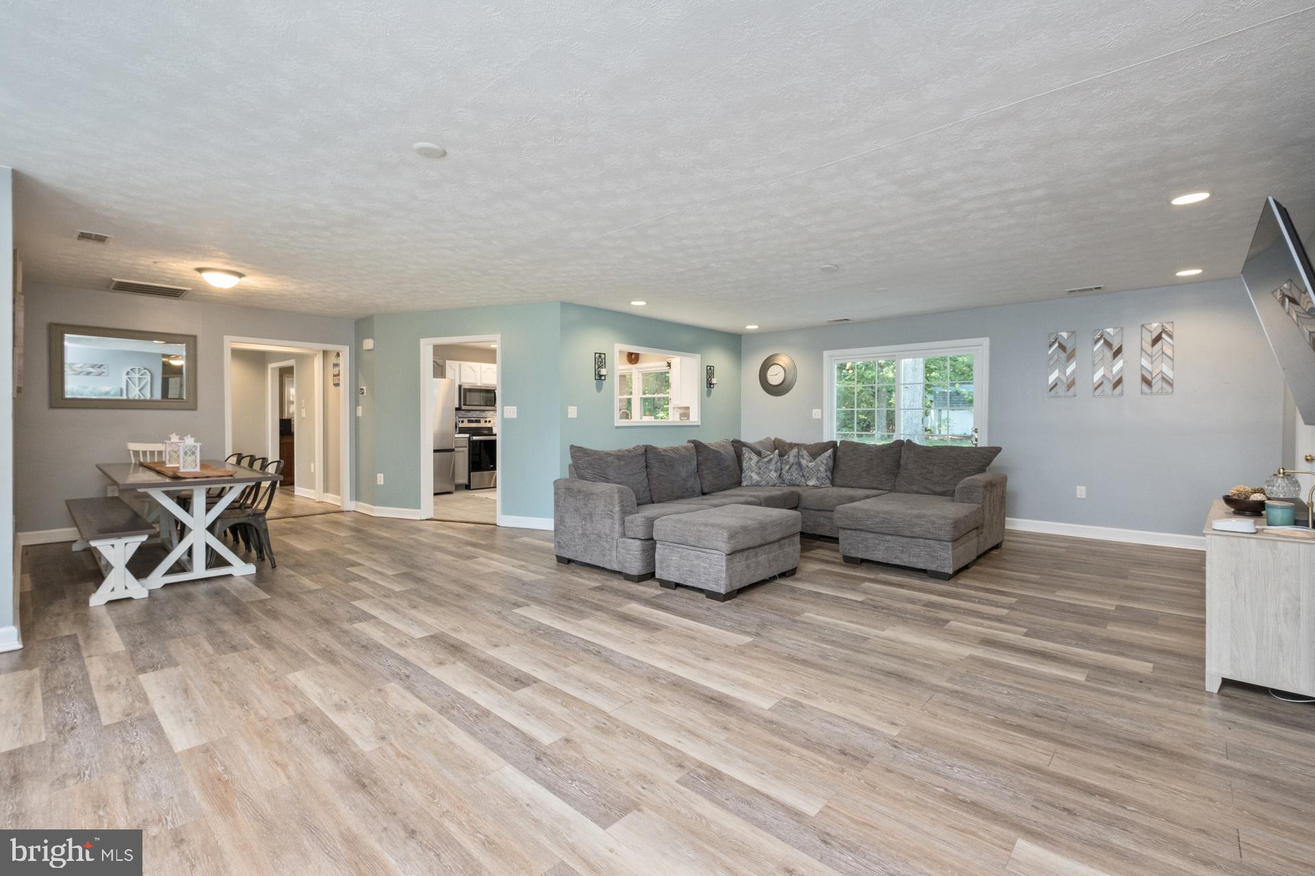 16998 E SUMMIT AVENUE