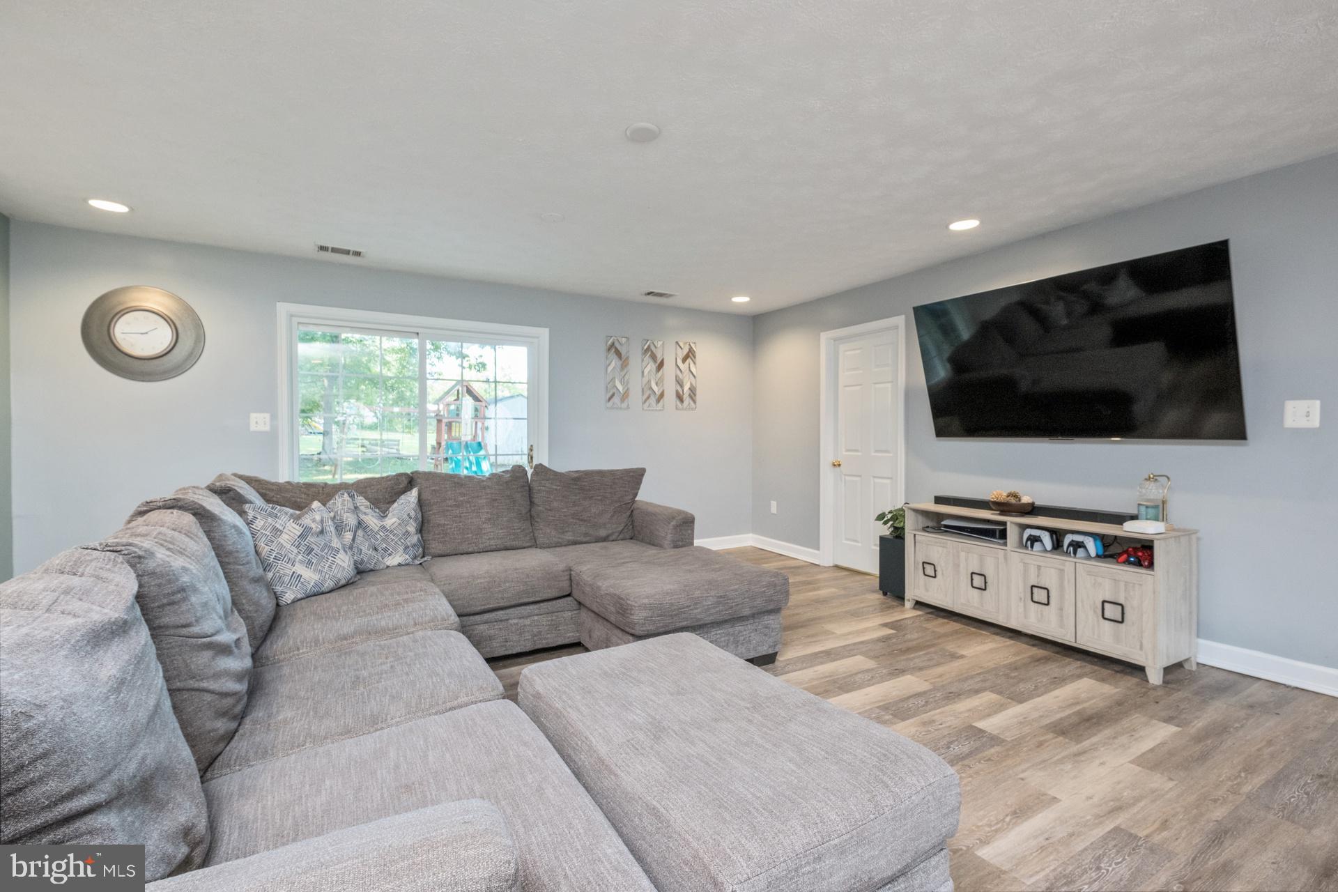 16998 E SUMMIT AVENUE