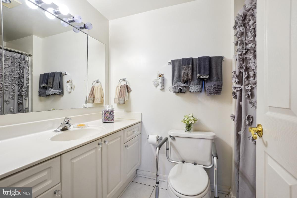 VANTAGE POINT WEST AT LW - Residential