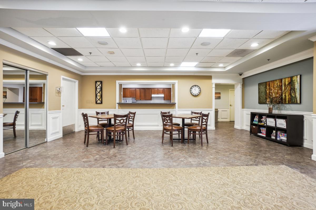 VANTAGE POINT WEST AT LW - Residential