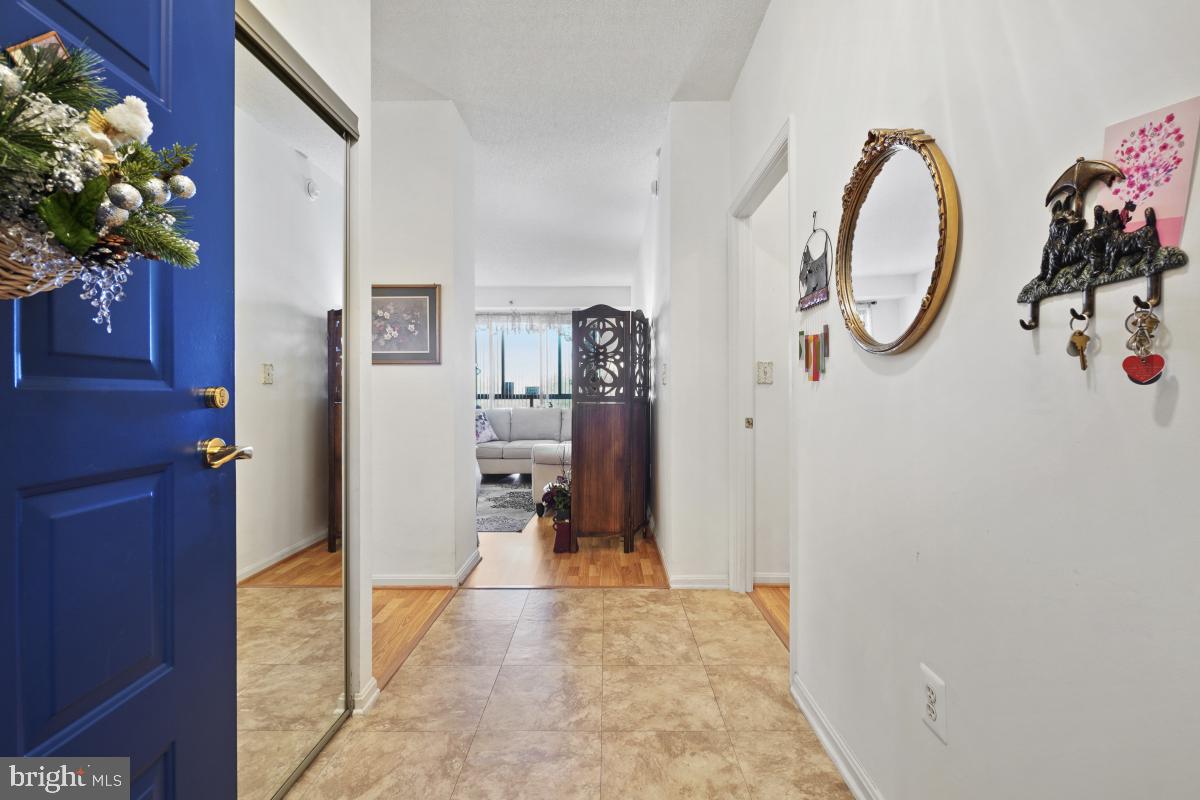 VANTAGE POINT WEST AT LW - Residential