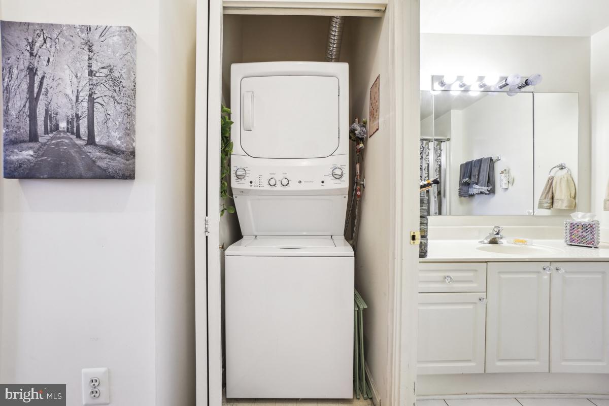 VANTAGE POINT WEST AT LW - Residential