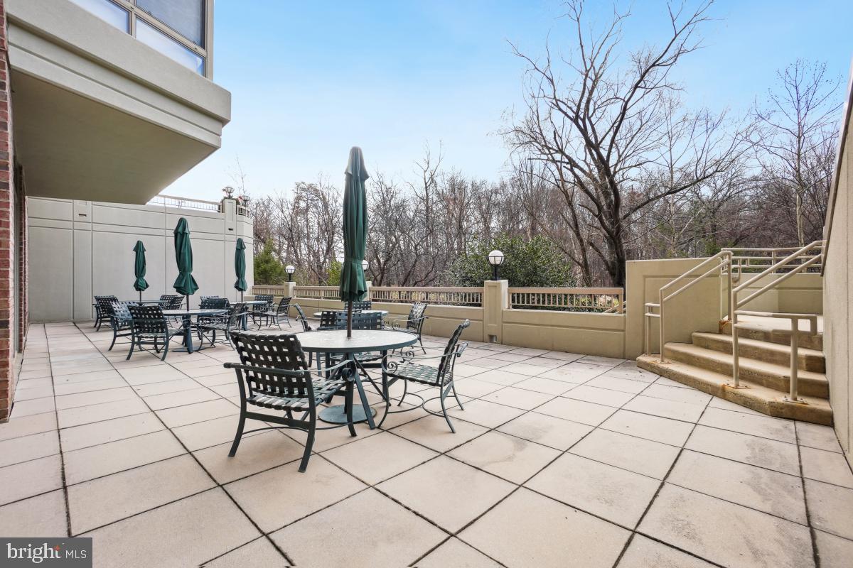 VANTAGE POINT WEST AT LW - Residential