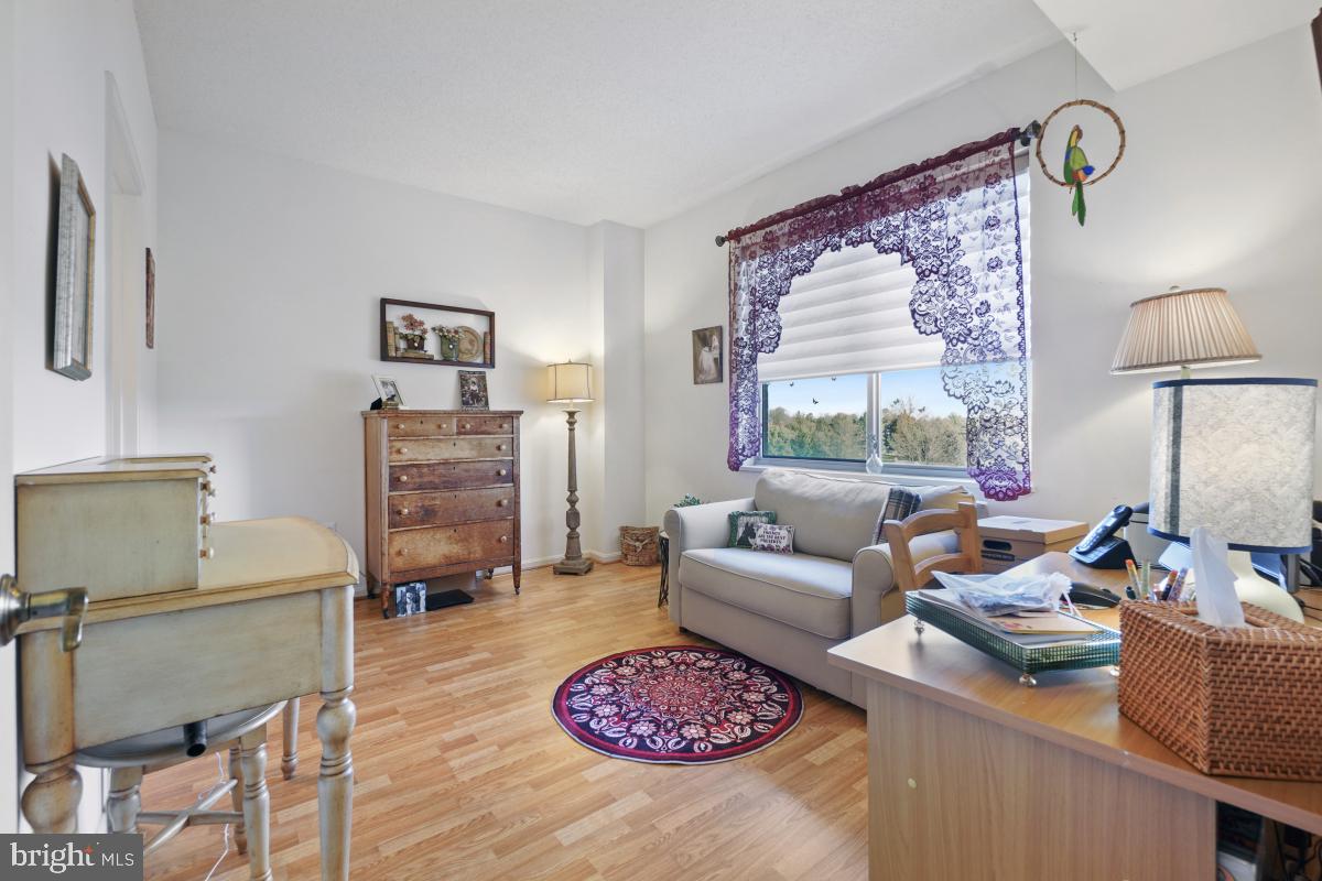 VANTAGE POINT WEST AT LW - Residential