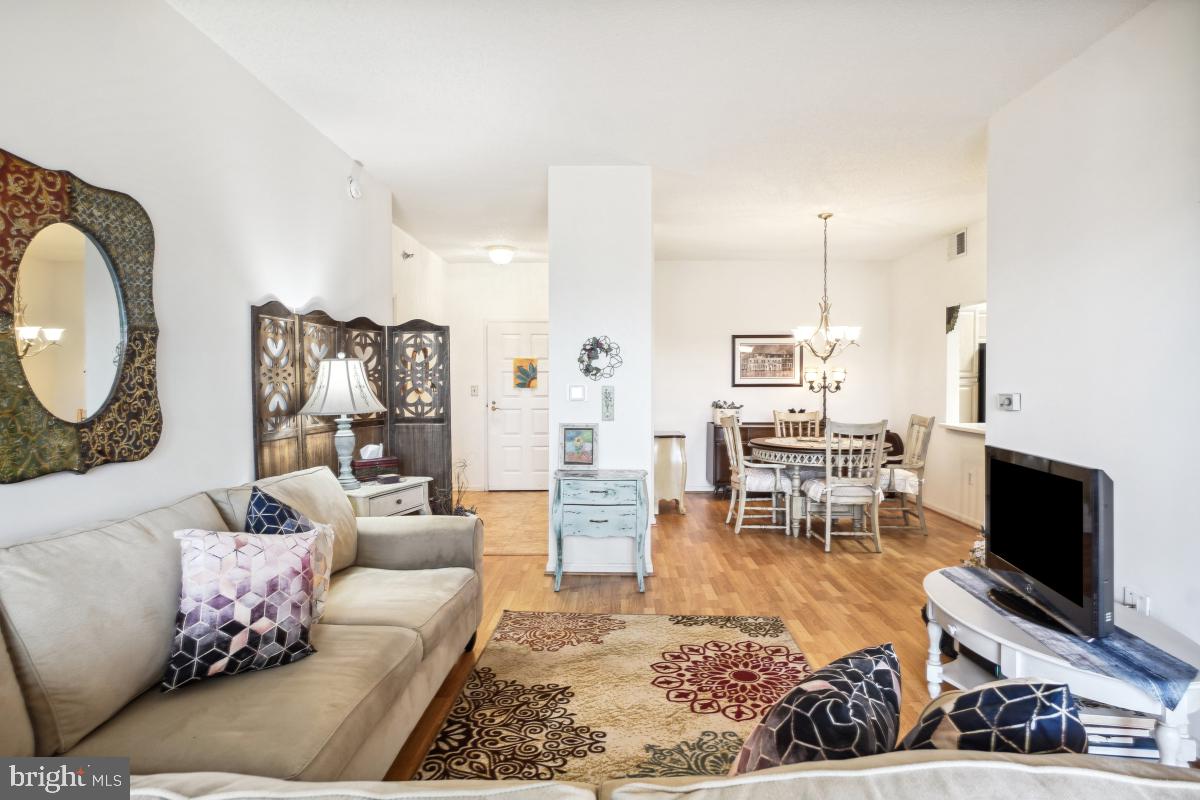 VANTAGE POINT WEST AT LW - Residential