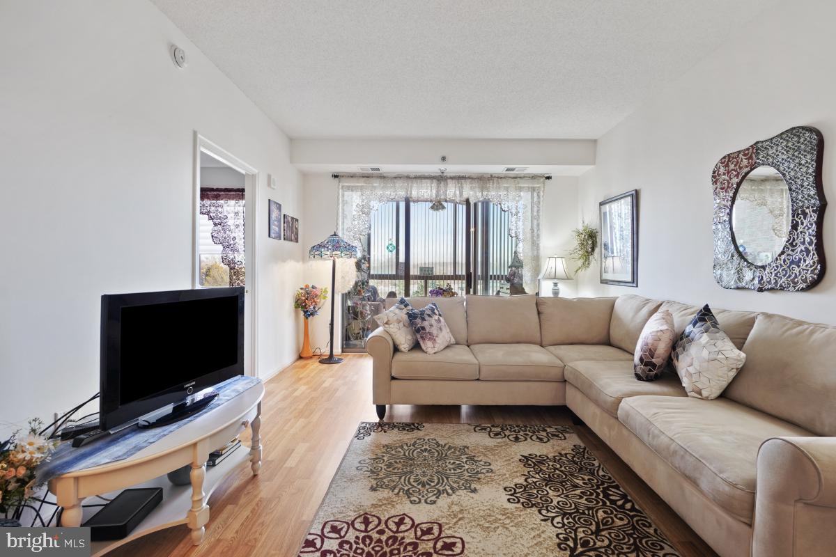 VANTAGE POINT WEST AT LW - Residential