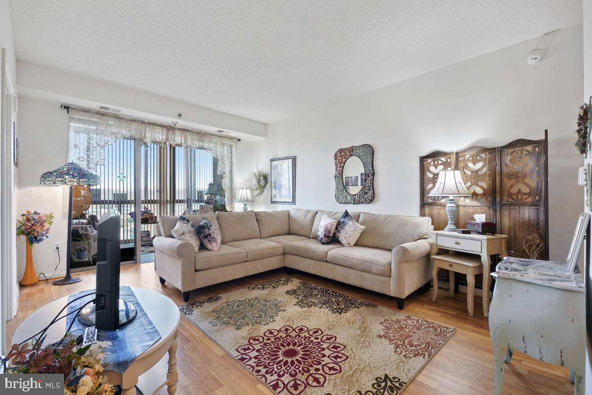 VANTAGE POINT WEST AT LW - Residential