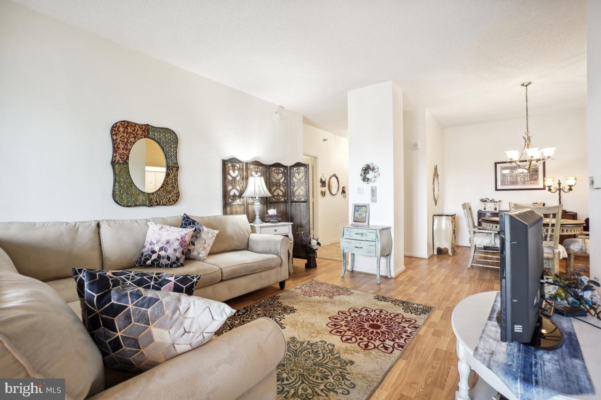 VANTAGE POINT WEST AT LW - Residential